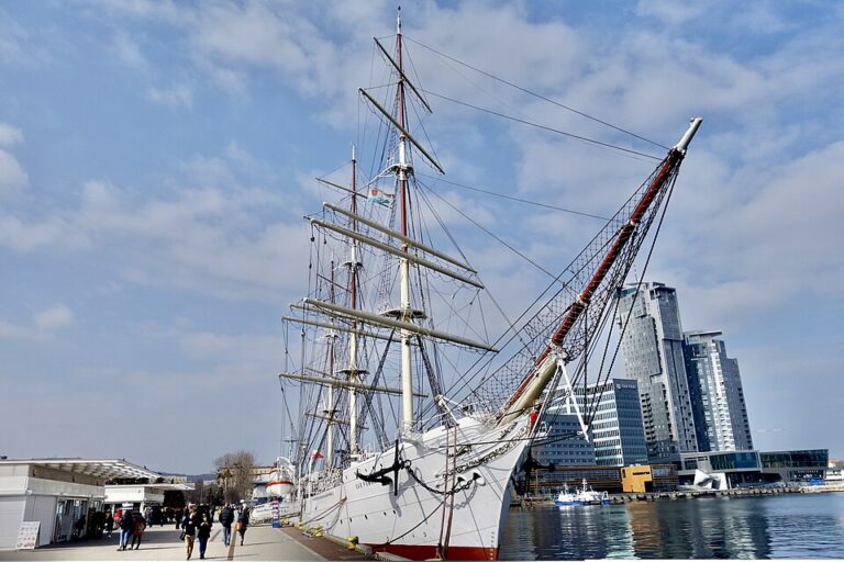 Dar Pomorza and the South Pier — Gdynia